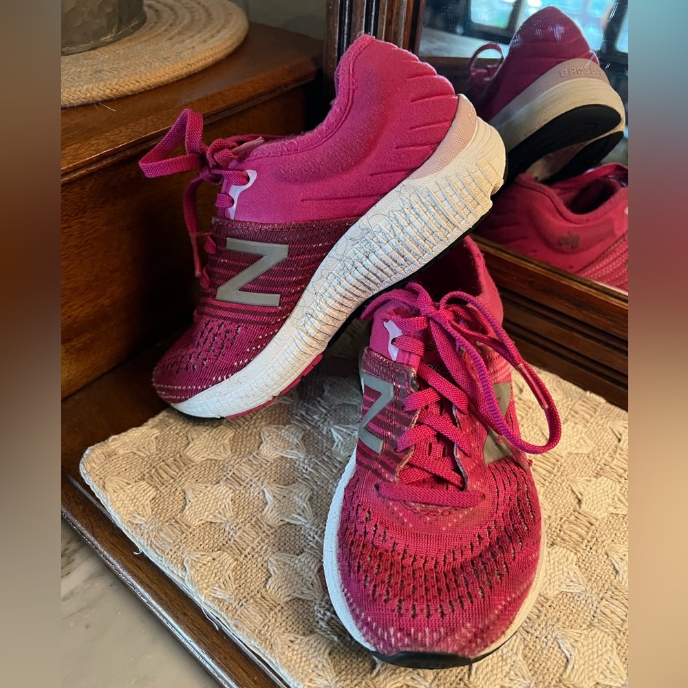 NEW BALANCE Classic 860 Athletic Running Sneakers Pink and‎ White Girl's Size 11